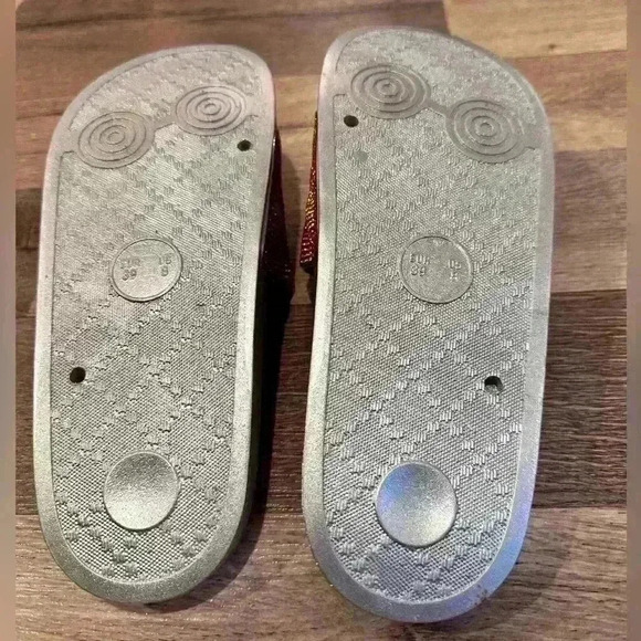 Sz. 8 Rainbow Multicolored Rhinestone Silver Slides - Picture 6 of 6